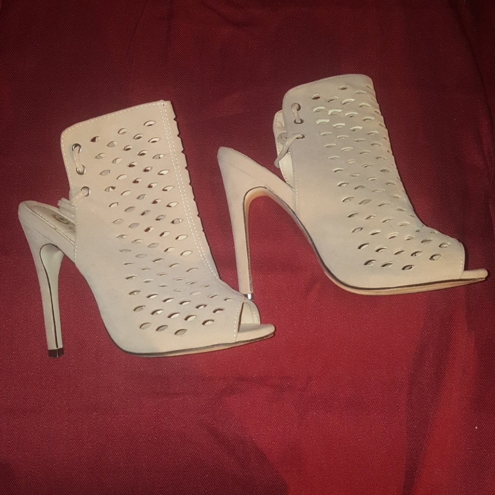 Chase & Chloe heels